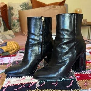 Sleek Black Heeled Boots with Chunky Heel